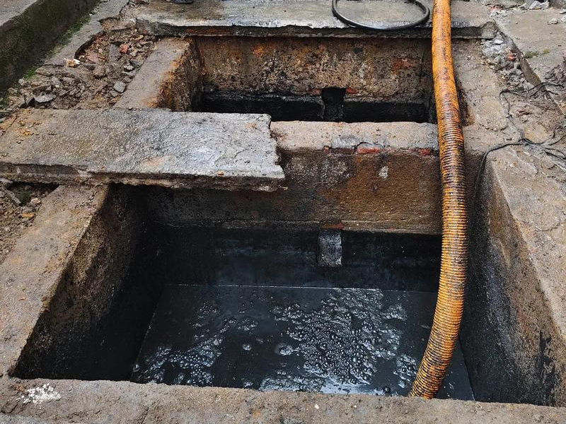 夫子庙清理化粪池